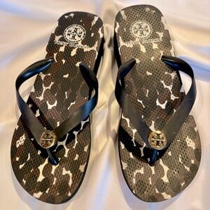 Tory Burch Rubber Sandal size 8